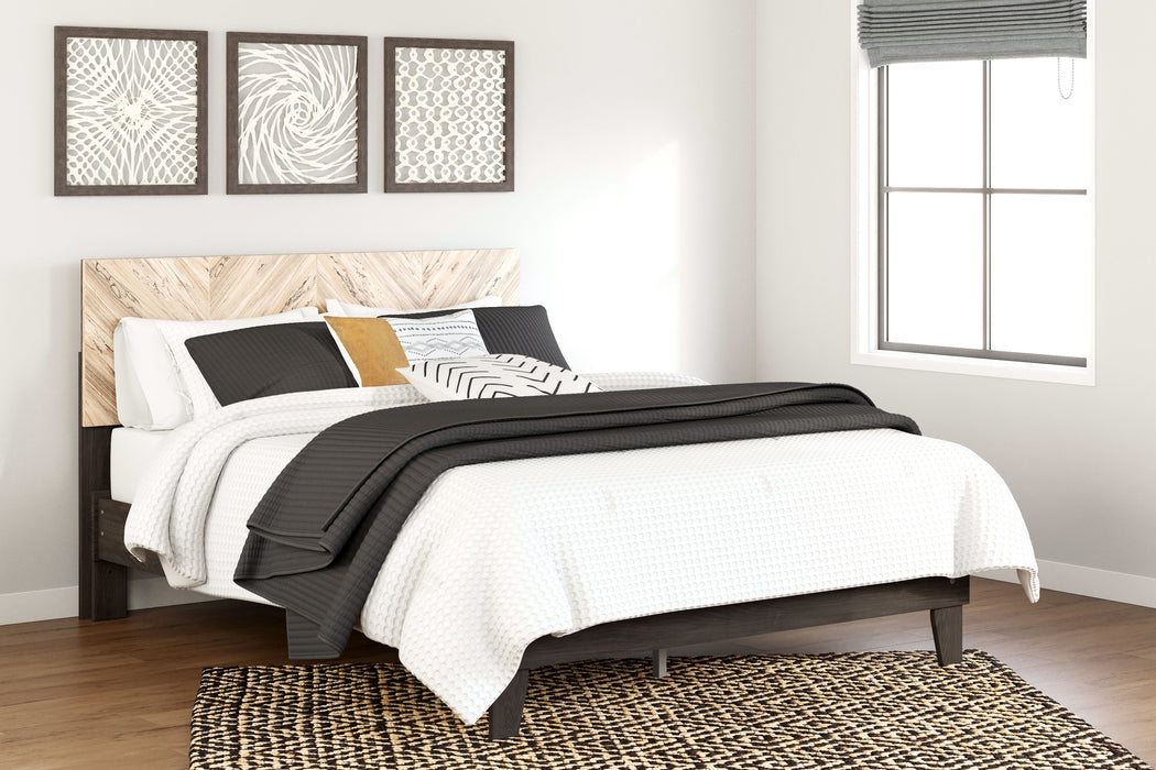 Piperton - Platform Bedroom Set